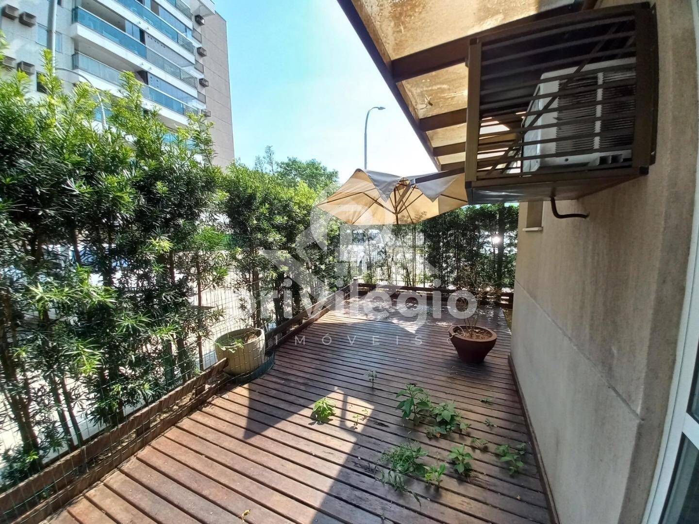 Apartamento à venda com 3 quartos, 142m² - Foto 4