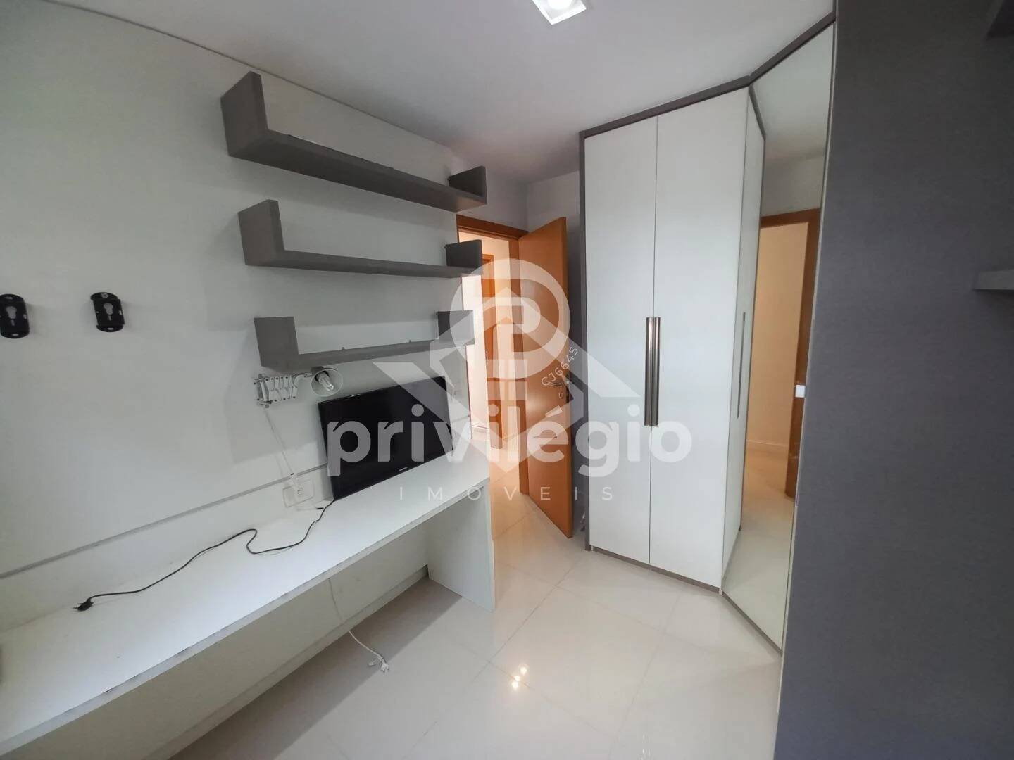 Apartamento à venda com 3 quartos, 142m² - Foto 9