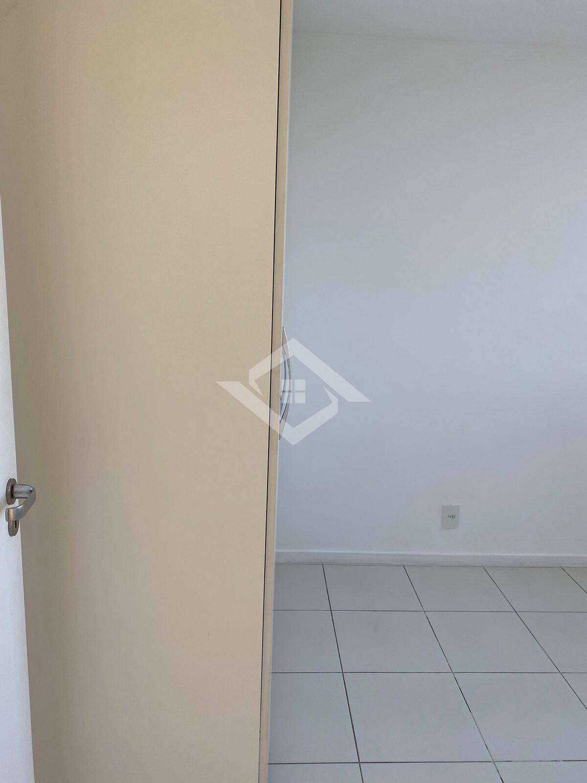 Apartamento à venda com 3 quartos, 77m² - Foto 3