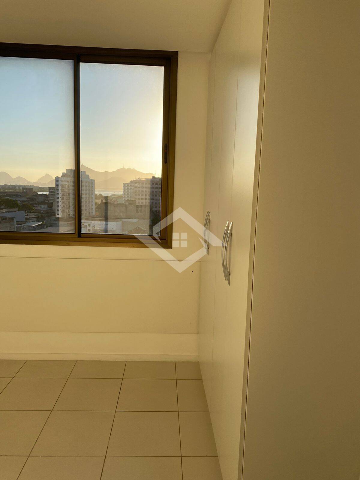 Apartamento à venda com 3 quartos, 77m² - Foto 4