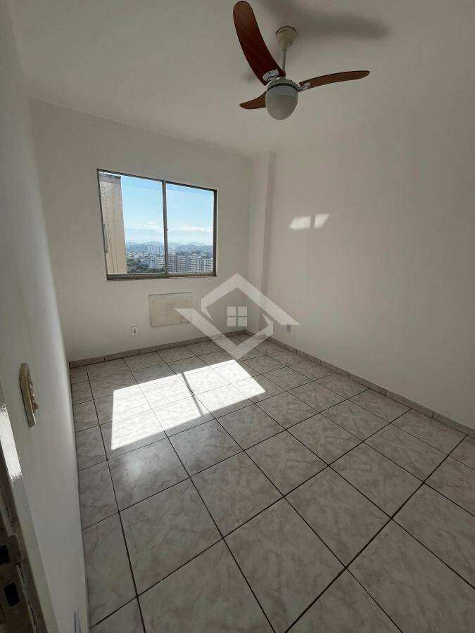 Apartamento à venda com 2 quartos, 72m² - Foto 4