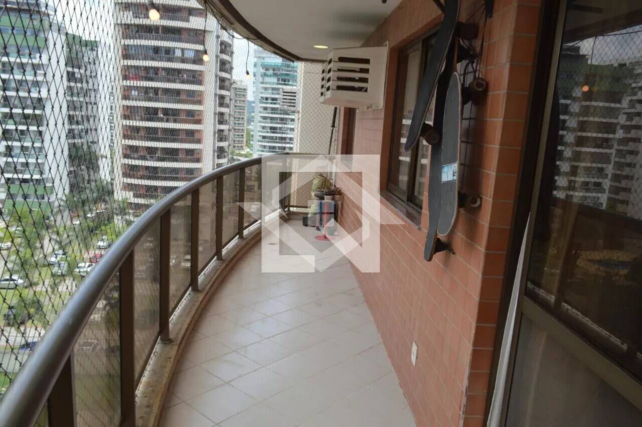 Apartamento à venda com 2 quartos, 70m² - Foto 3