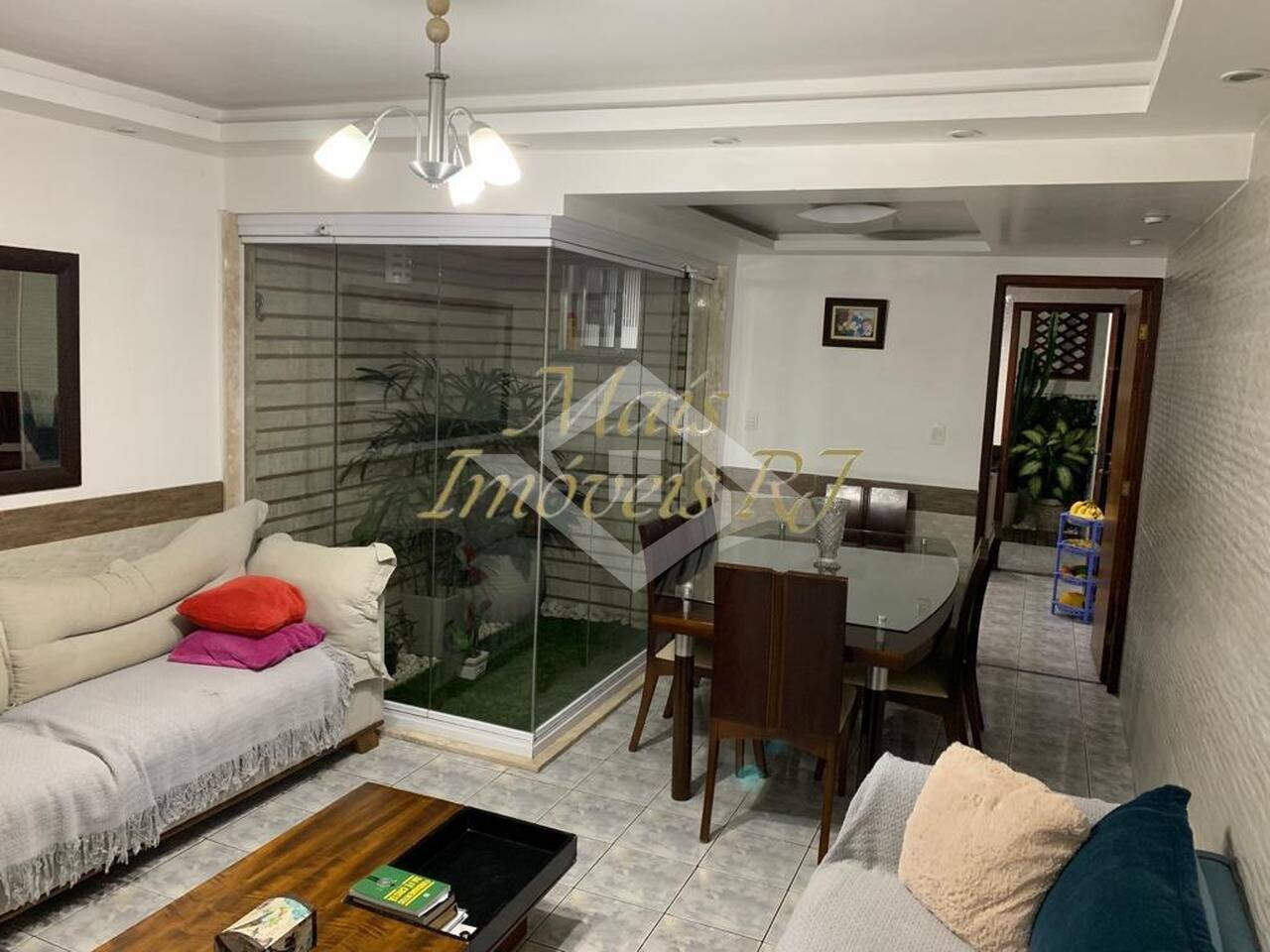 Casa à venda com 5 quartos, 190m² - Foto 1