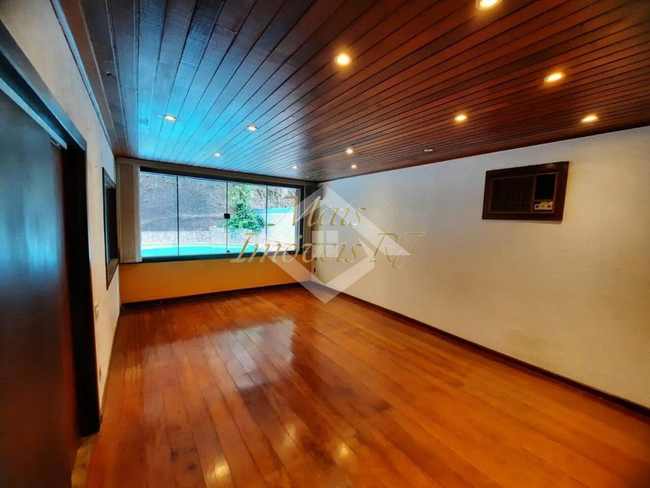 Casa à venda com 3 quartos, 360m² - Foto 48