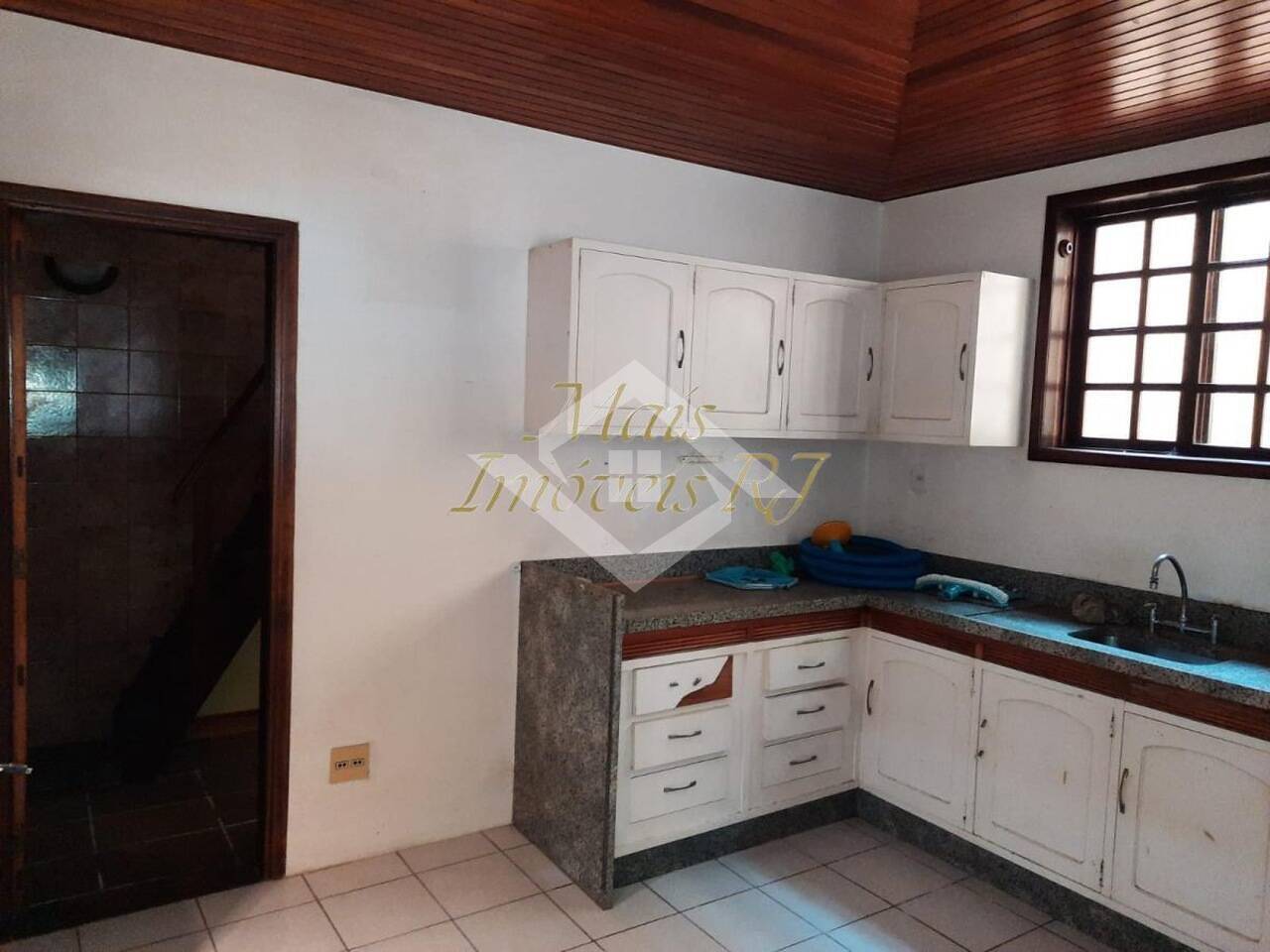 Casa à venda com 3 quartos, 360m² - Foto 22