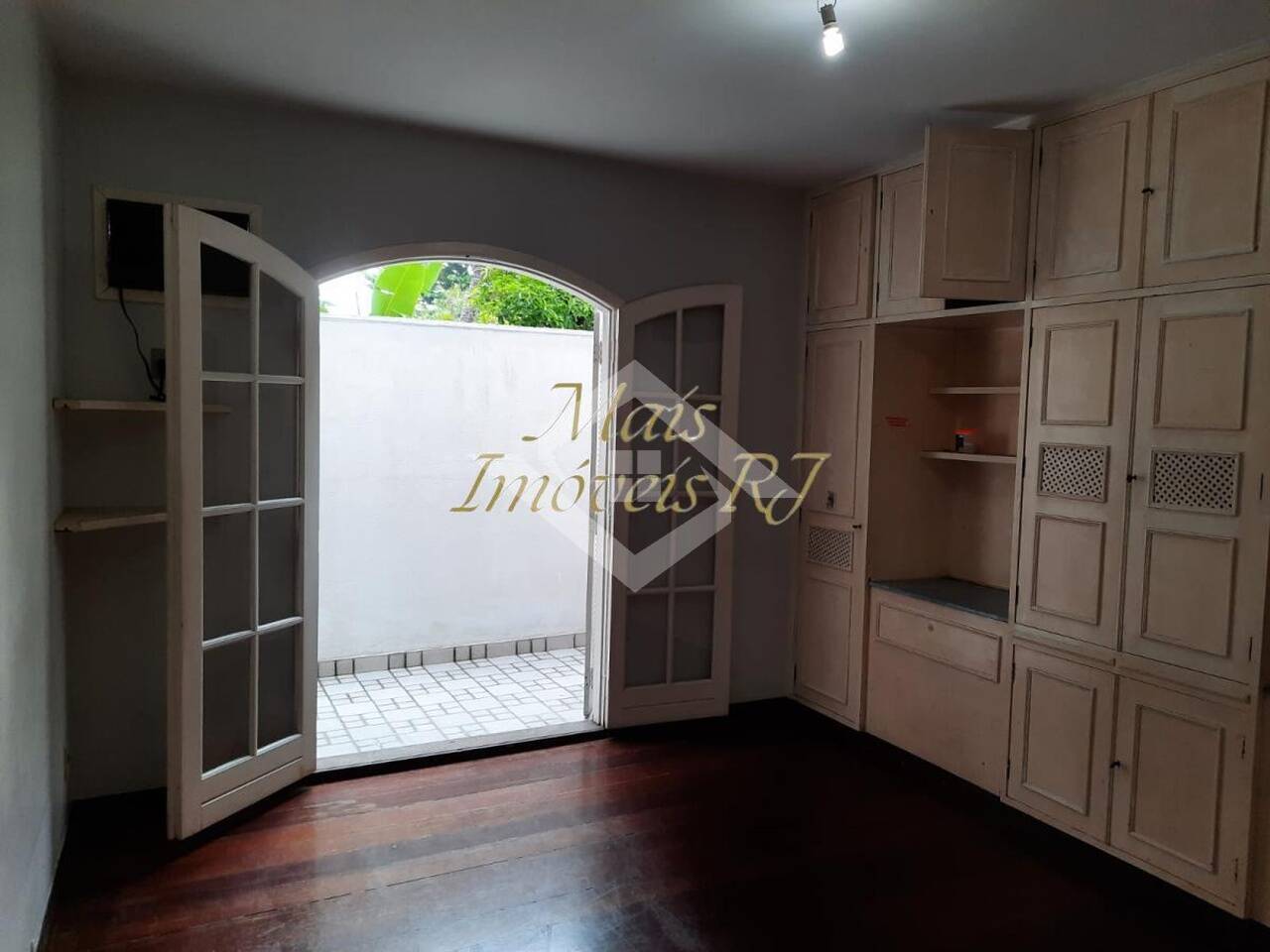 Casa à venda com 3 quartos, 360m² - Foto 11