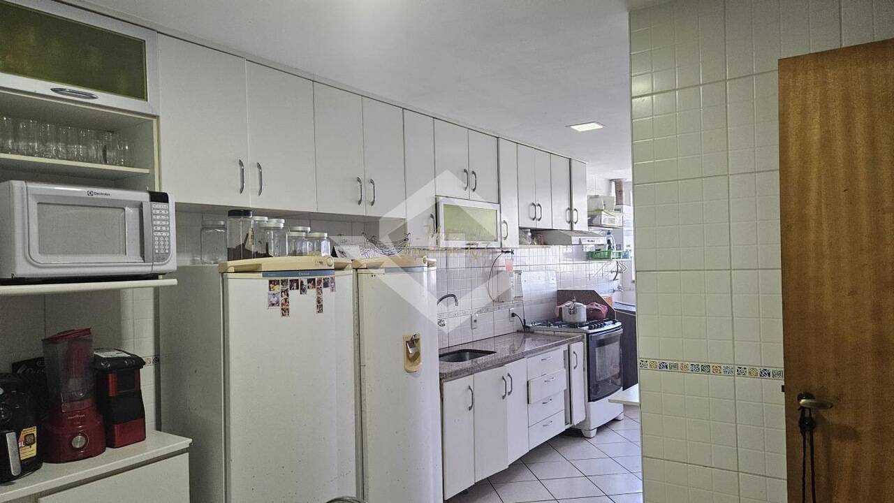 Apartamento à venda com 4 quartos, 165m² - Foto 15