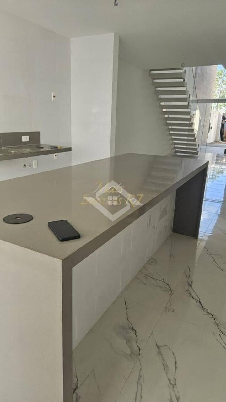 Casa à venda com 4 quartos, 260m² - Foto 18