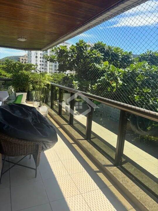 Apartamento para alugar com 4 quartos, 240m² - Foto 12