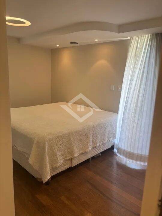 Apartamento para alugar com 4 quartos, 240m² - Foto 16