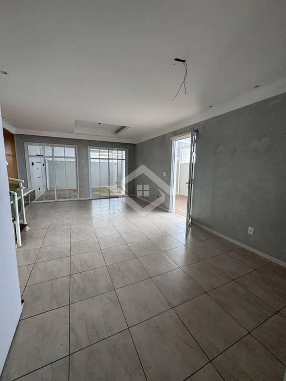 Casa à venda com 4 quartos, 160m² - Foto 3