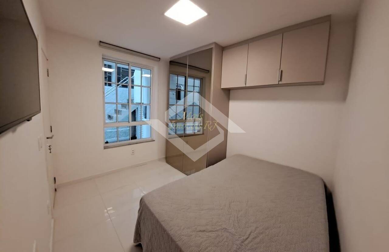 Casa à venda com 2 quartos, 66m² - Foto 3