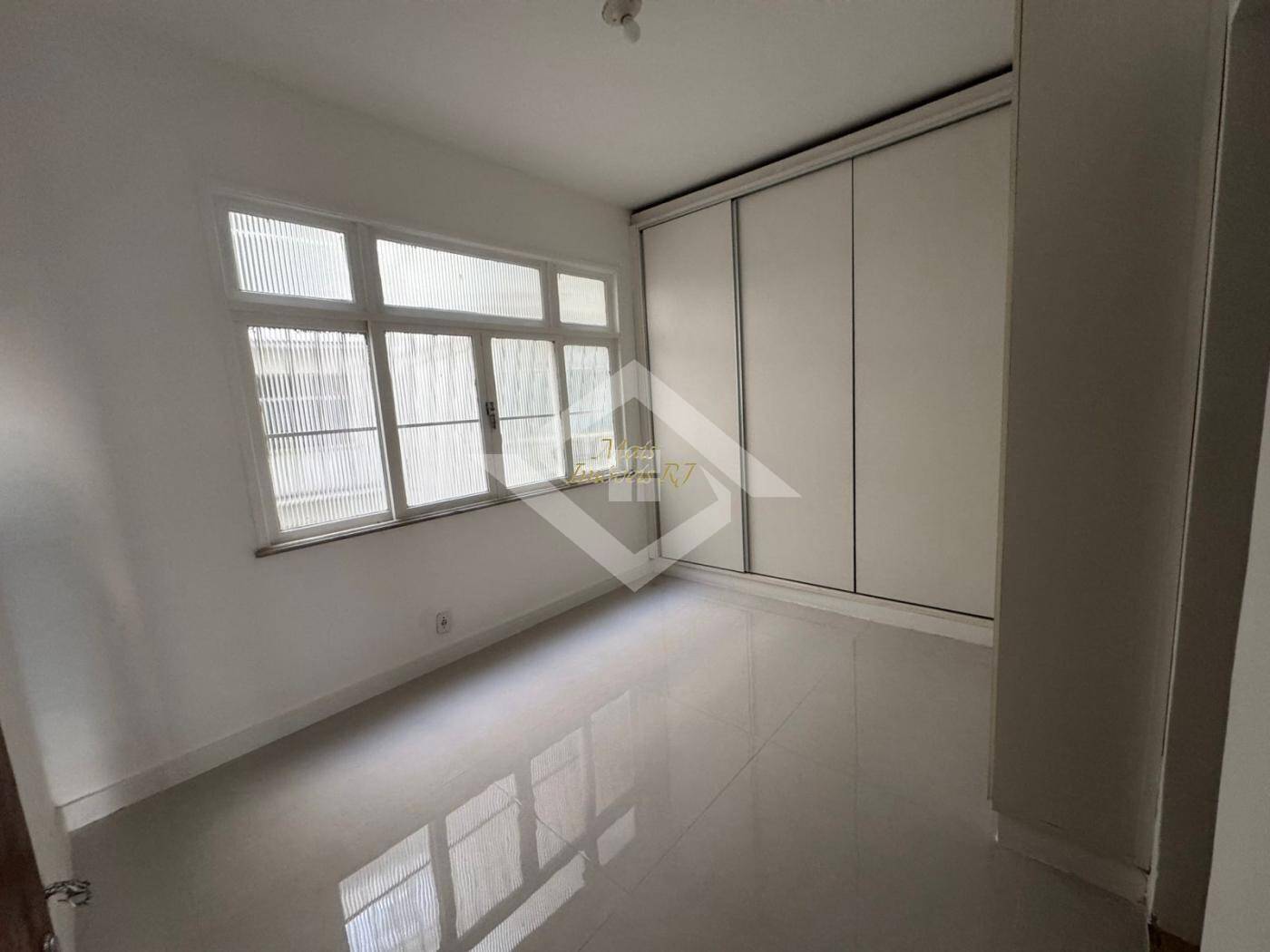 Apartamento à venda com 3 quartos, 130m² - Foto 3