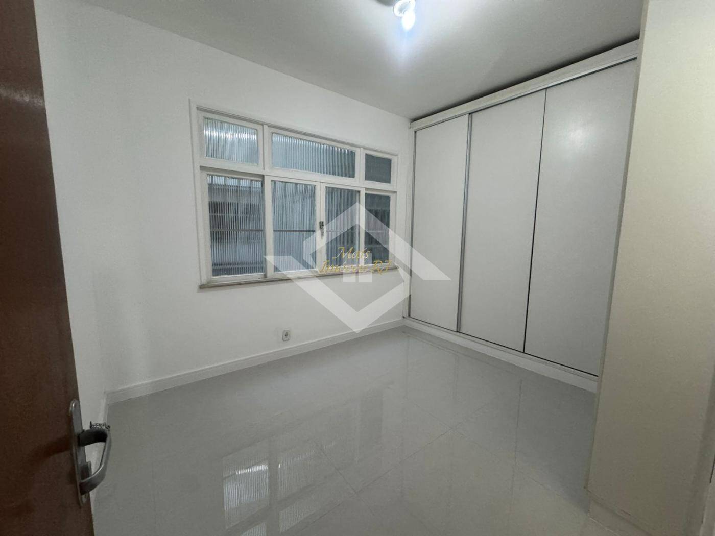 Apartamento à venda com 3 quartos, 130m² - Foto 4