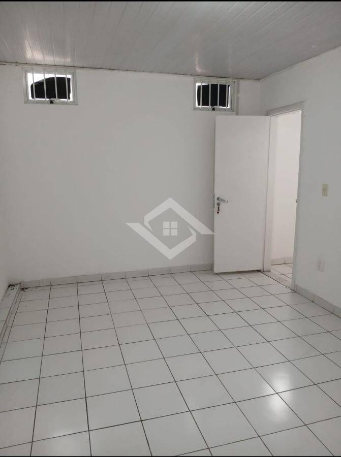 Casa para alugar com 4 quartos, 100m² - Foto 3