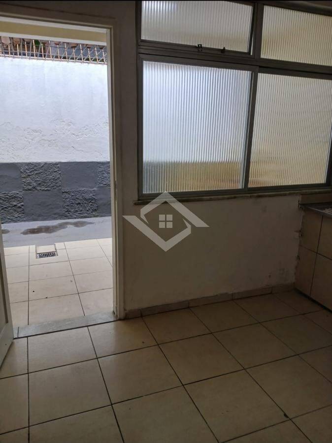 Casa para alugar com 4 quartos, 100m² - Foto 12