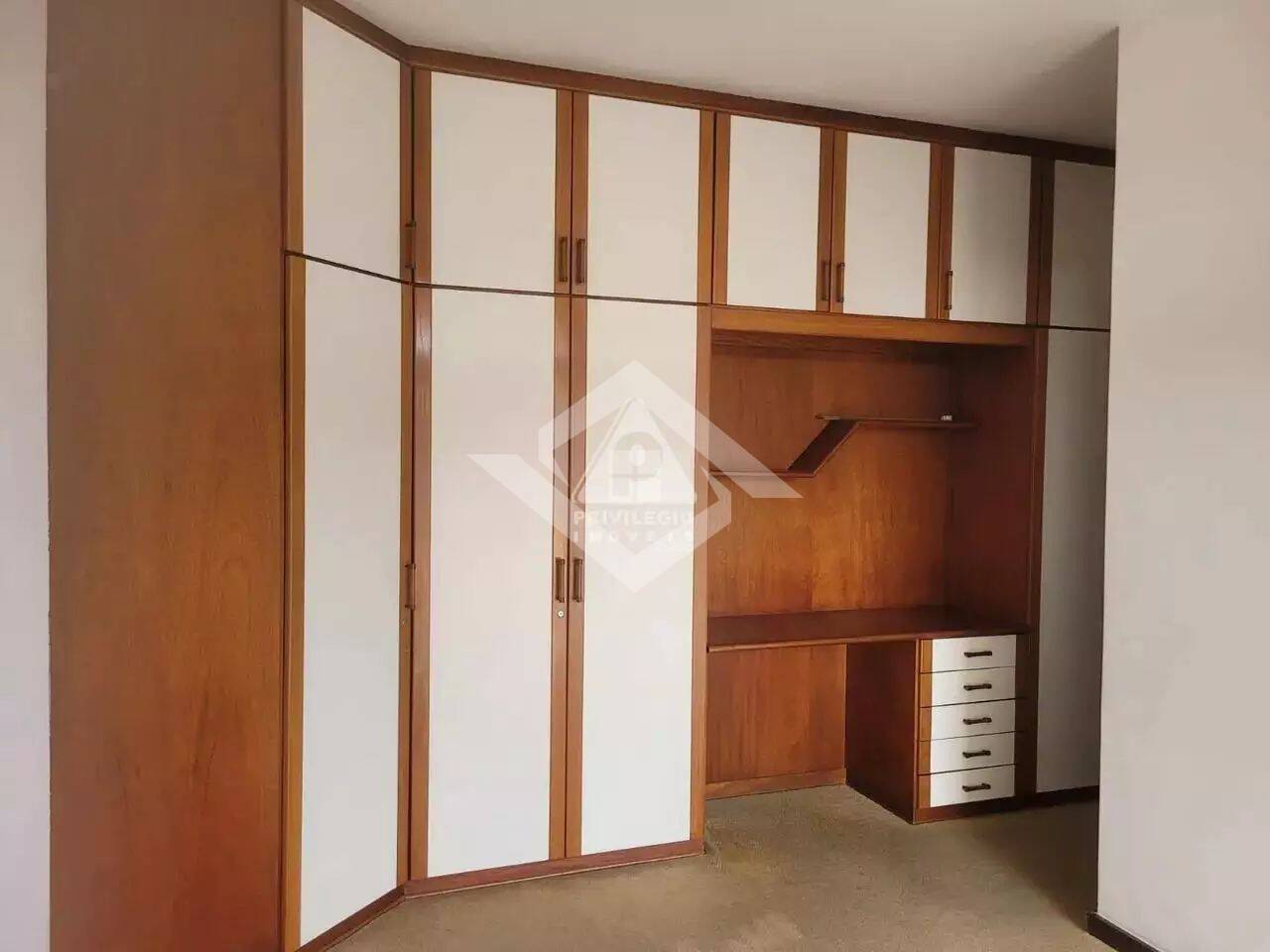 Apartamento à venda com 4 quartos, 223m² - Foto 4