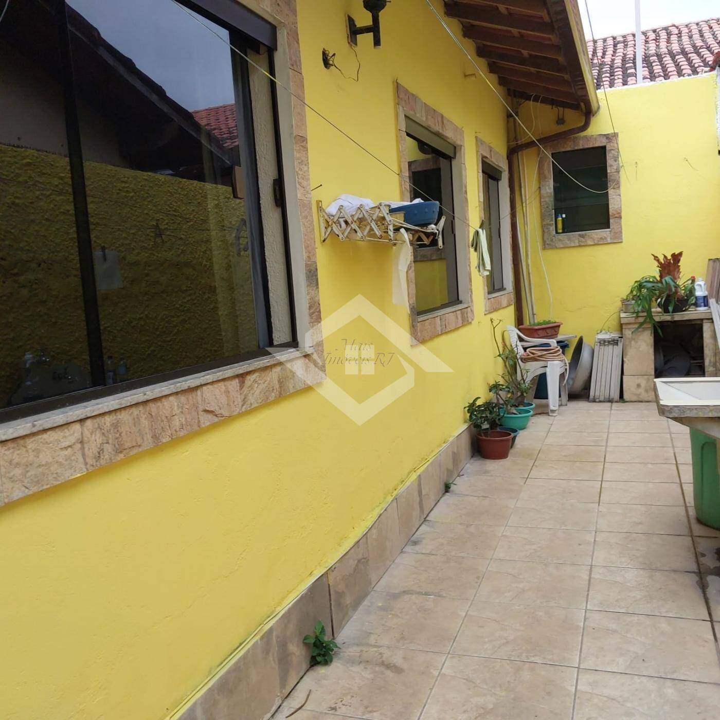 Casa à venda com 3 quartos, 250m² - Foto 1