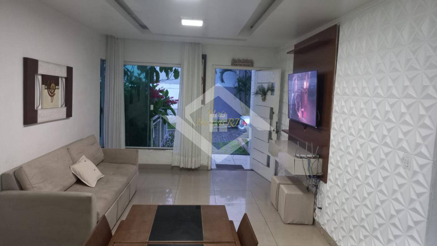 Casa à venda com 4 quartos, 250m² - Foto 2