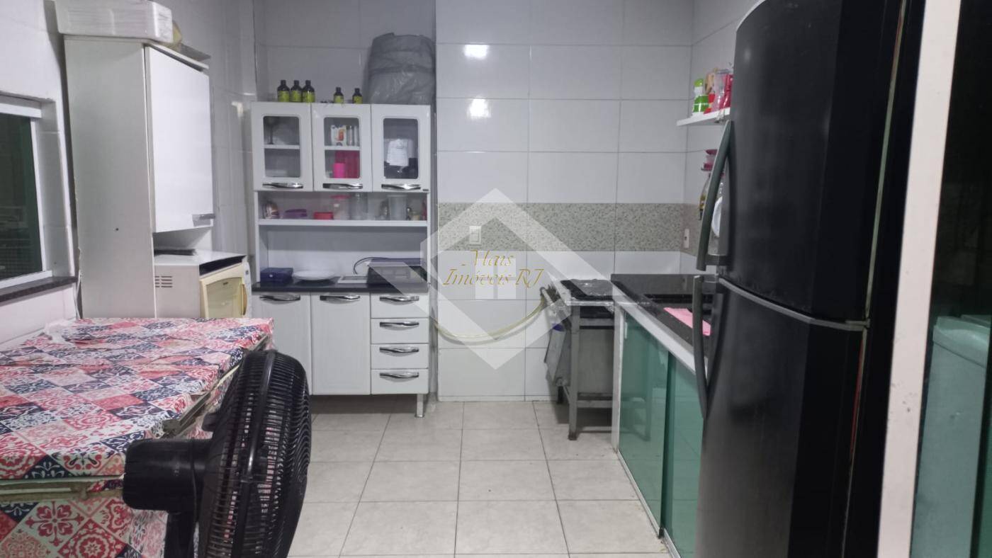 Casa à venda com 4 quartos, 250m² - Foto 15