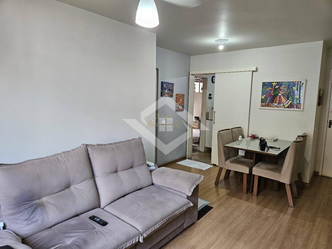 Apartamento à venda com 2 quartos, 75m² - Foto 2