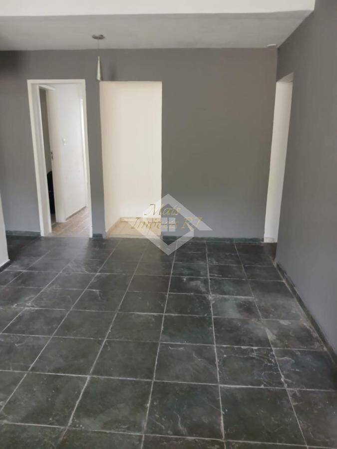 Casa para alugar com 4 quartos, 200m² - Foto 4