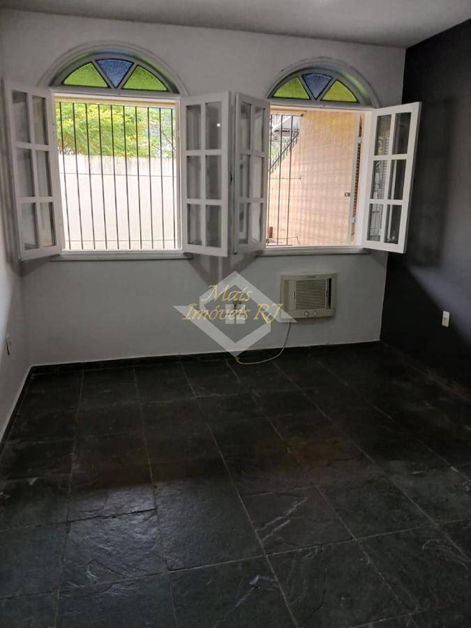 Casa para alugar com 4 quartos, 200m² - Foto 11