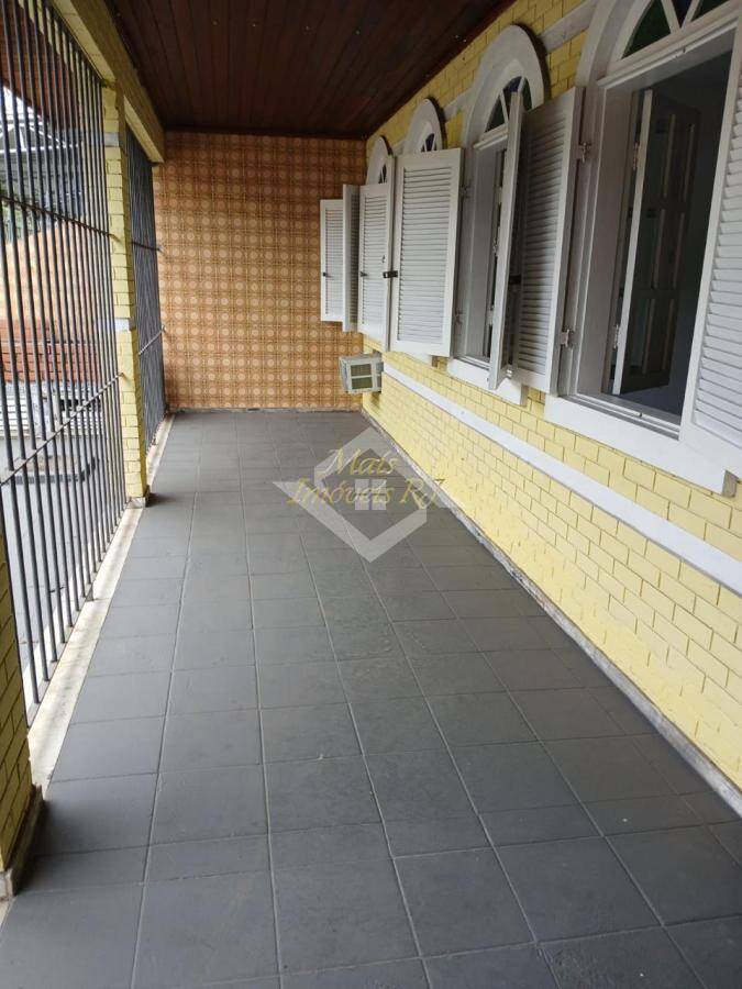 Casa para alugar com 4 quartos, 200m² - Foto 1