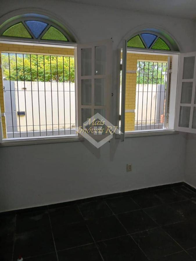 Casa para alugar com 4 quartos, 200m² - Foto 2