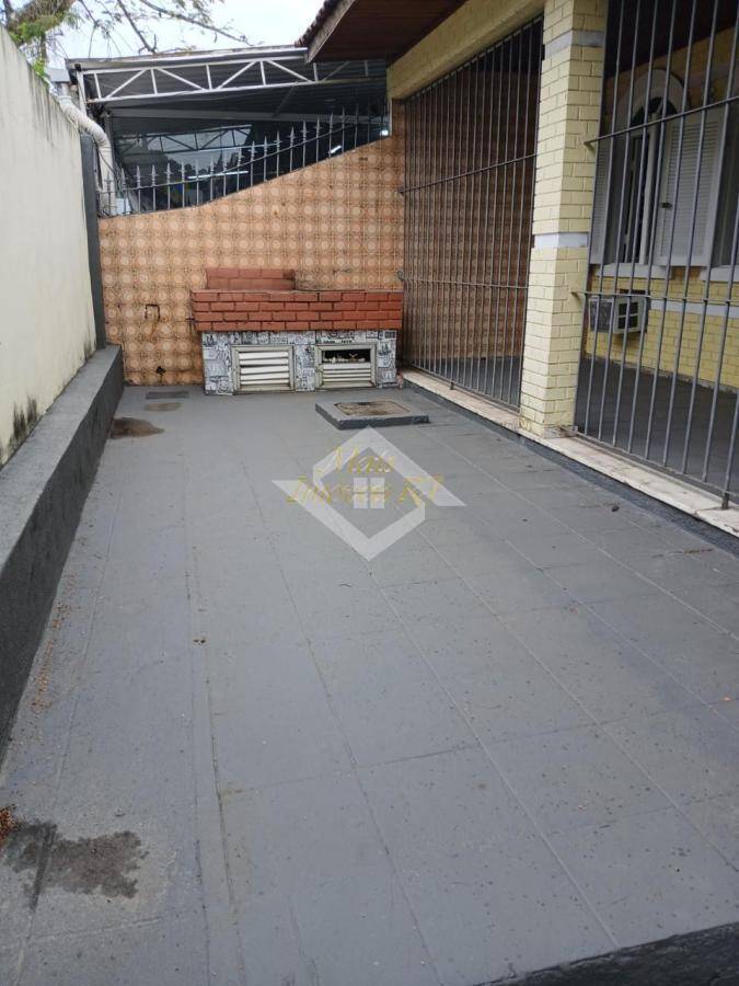 Casa para alugar com 4 quartos, 200m² - Foto 3