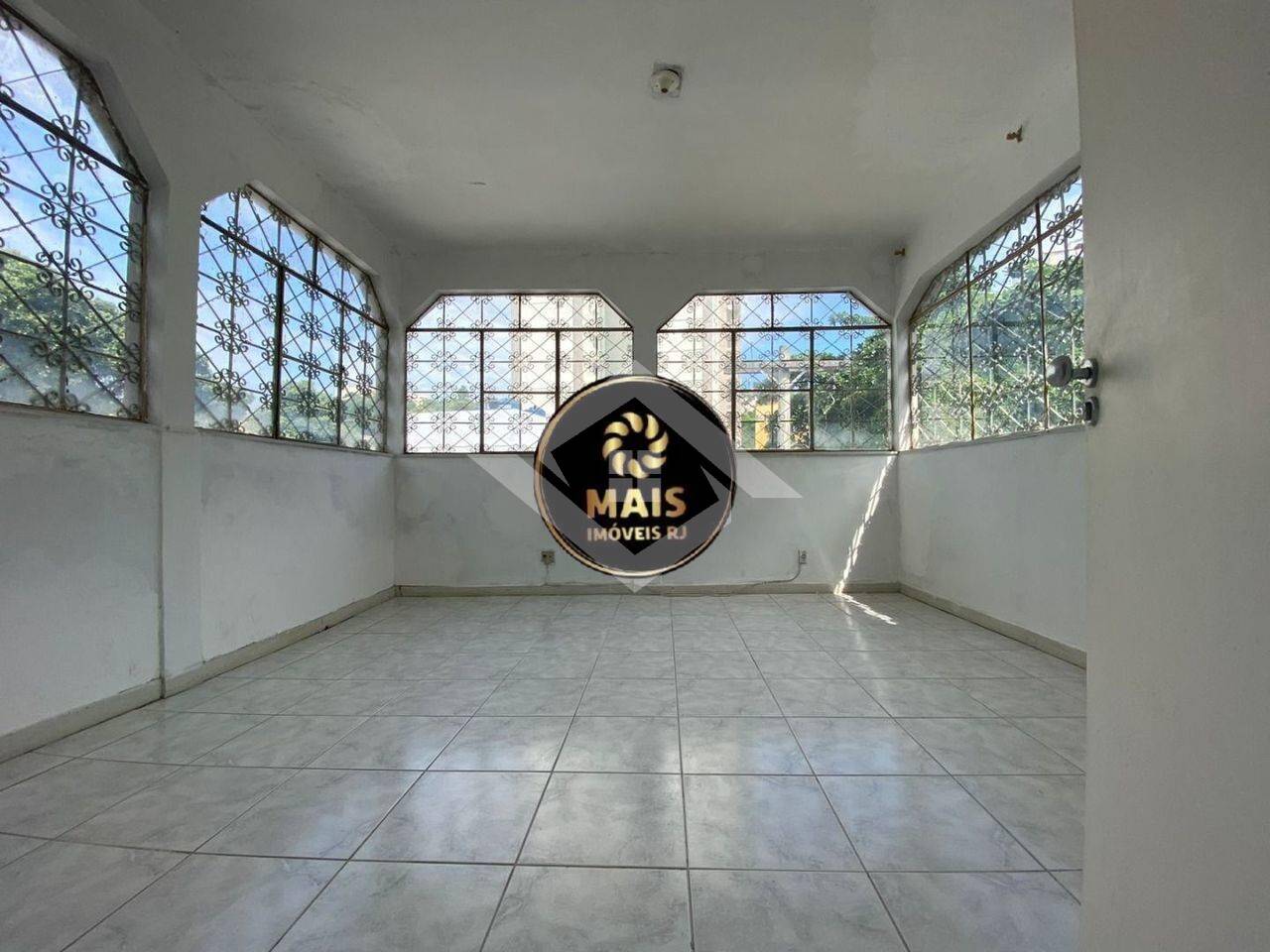 Casa à venda com 16 quartos, 200m² - Foto 2