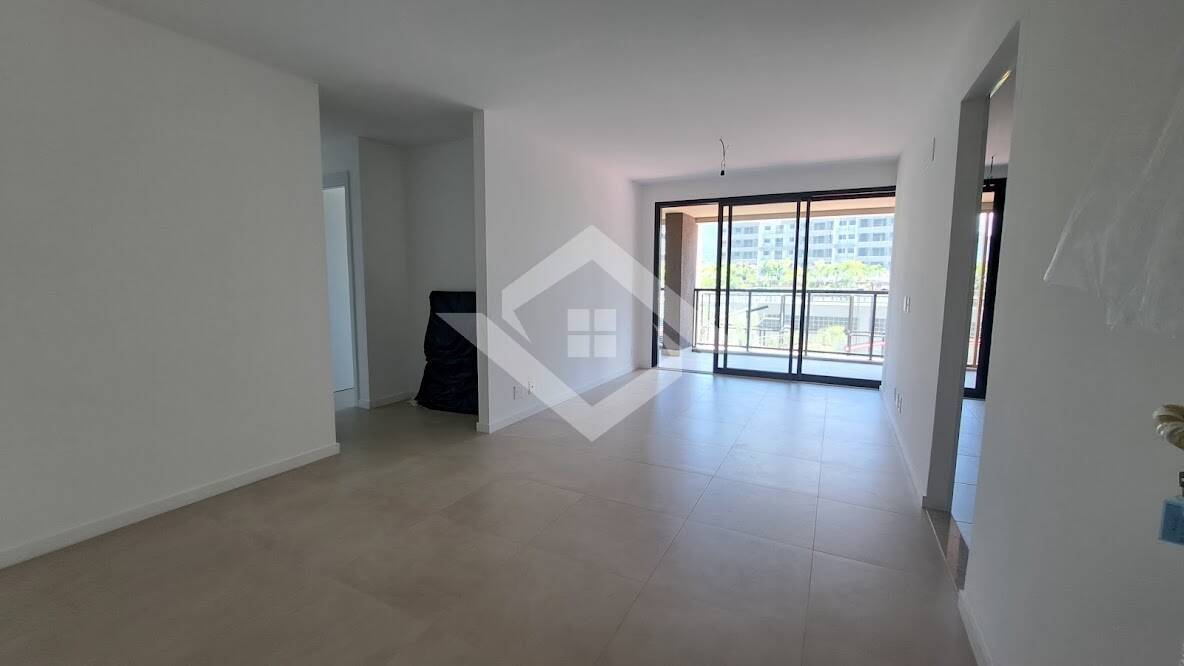 Apartamento à venda com 3 quartos, 91m² - Foto 2