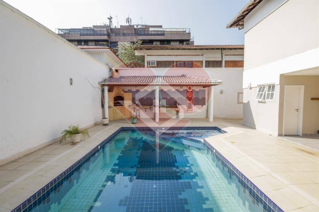 Casa à venda com 4 quartos, 750m² - Foto 1