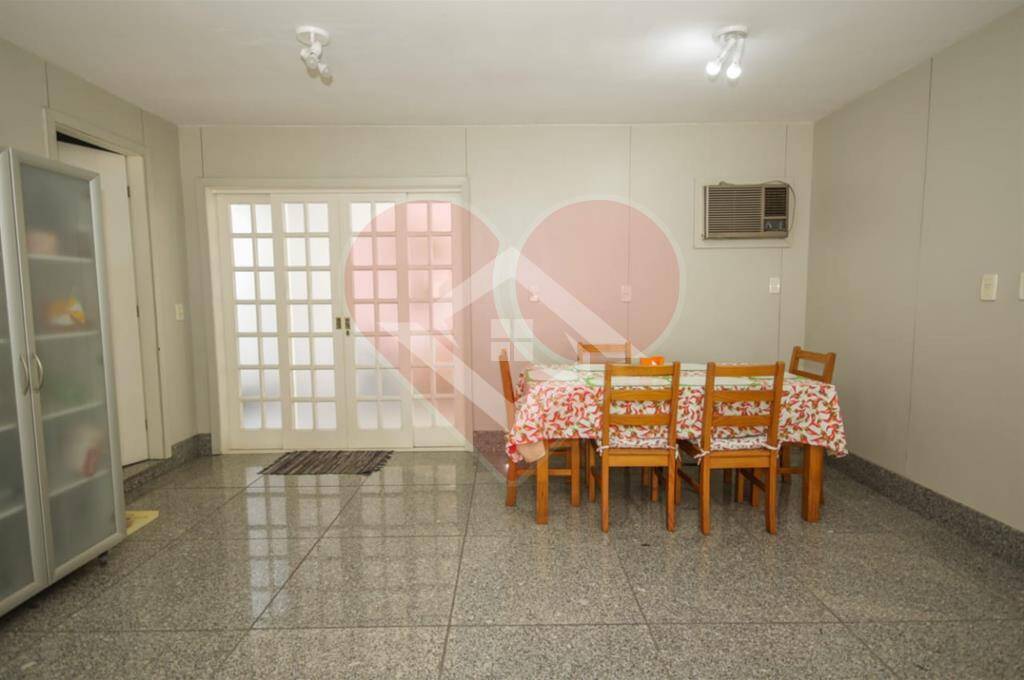 Casa à venda com 4 quartos, 750m² - Foto 10