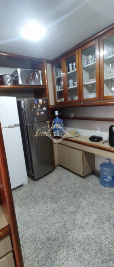 Apartamento à venda com 3 quartos, 200m² - Foto 11