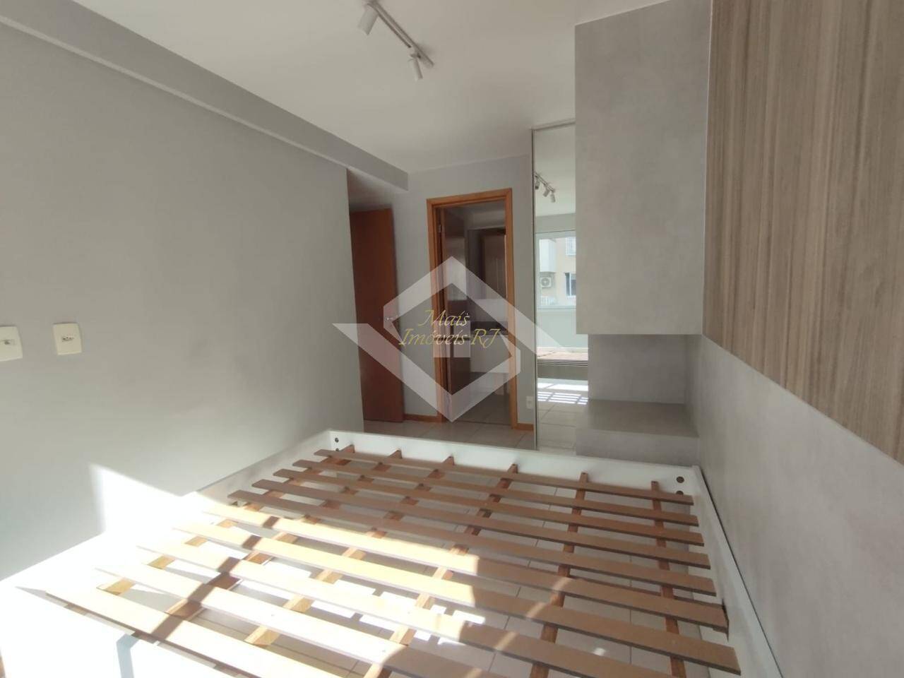 Apartamento à venda com 2 quartos, 70m² - Foto 5