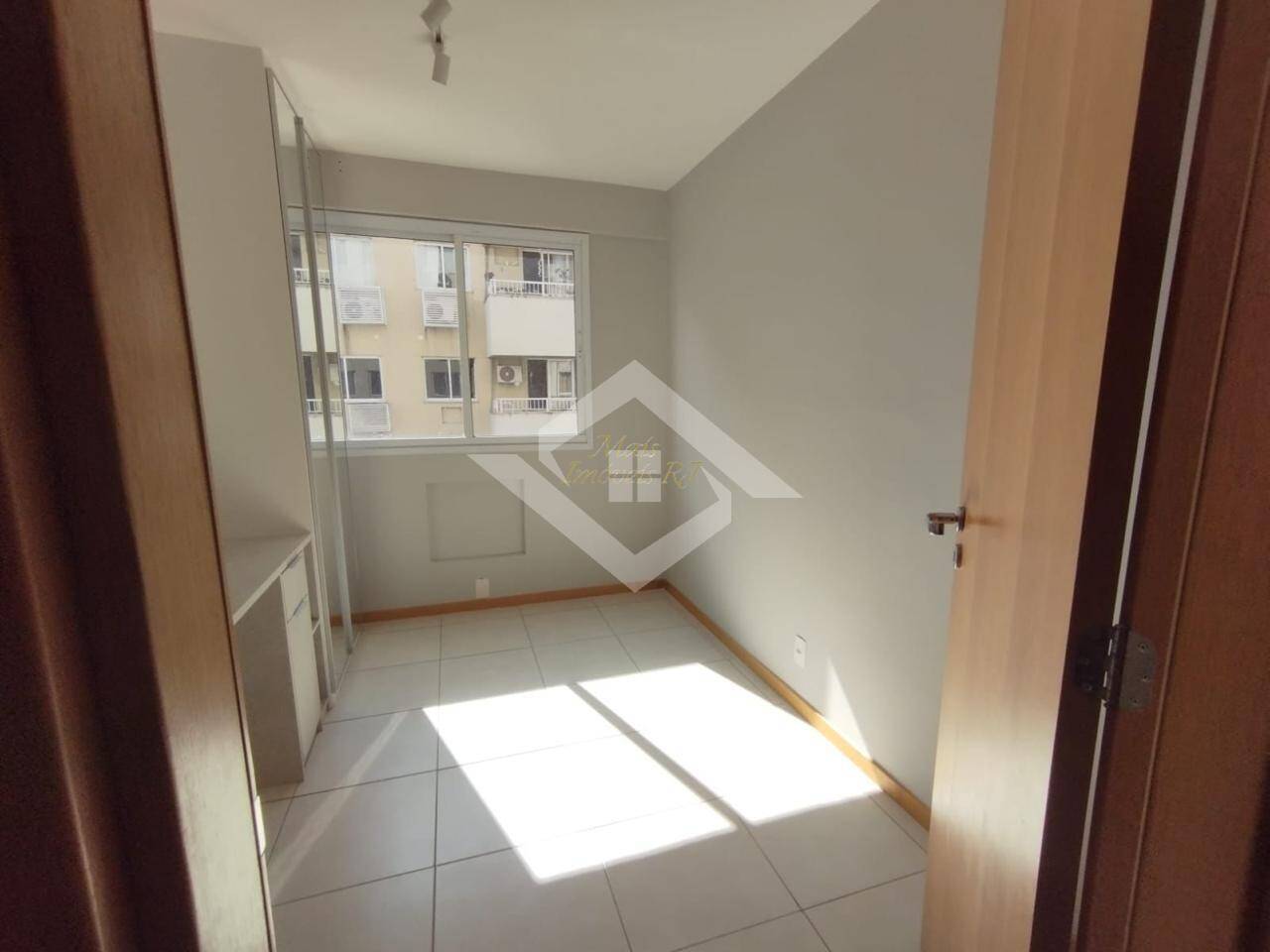 Apartamento à venda com 2 quartos, 70m² - Foto 11