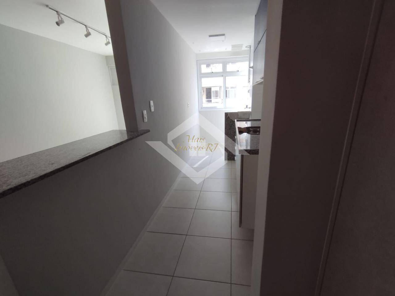 Apartamento à venda com 2 quartos, 70m² - Foto 10