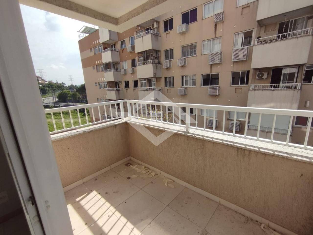 Apartamento à venda com 2 quartos, 70m² - Foto 2