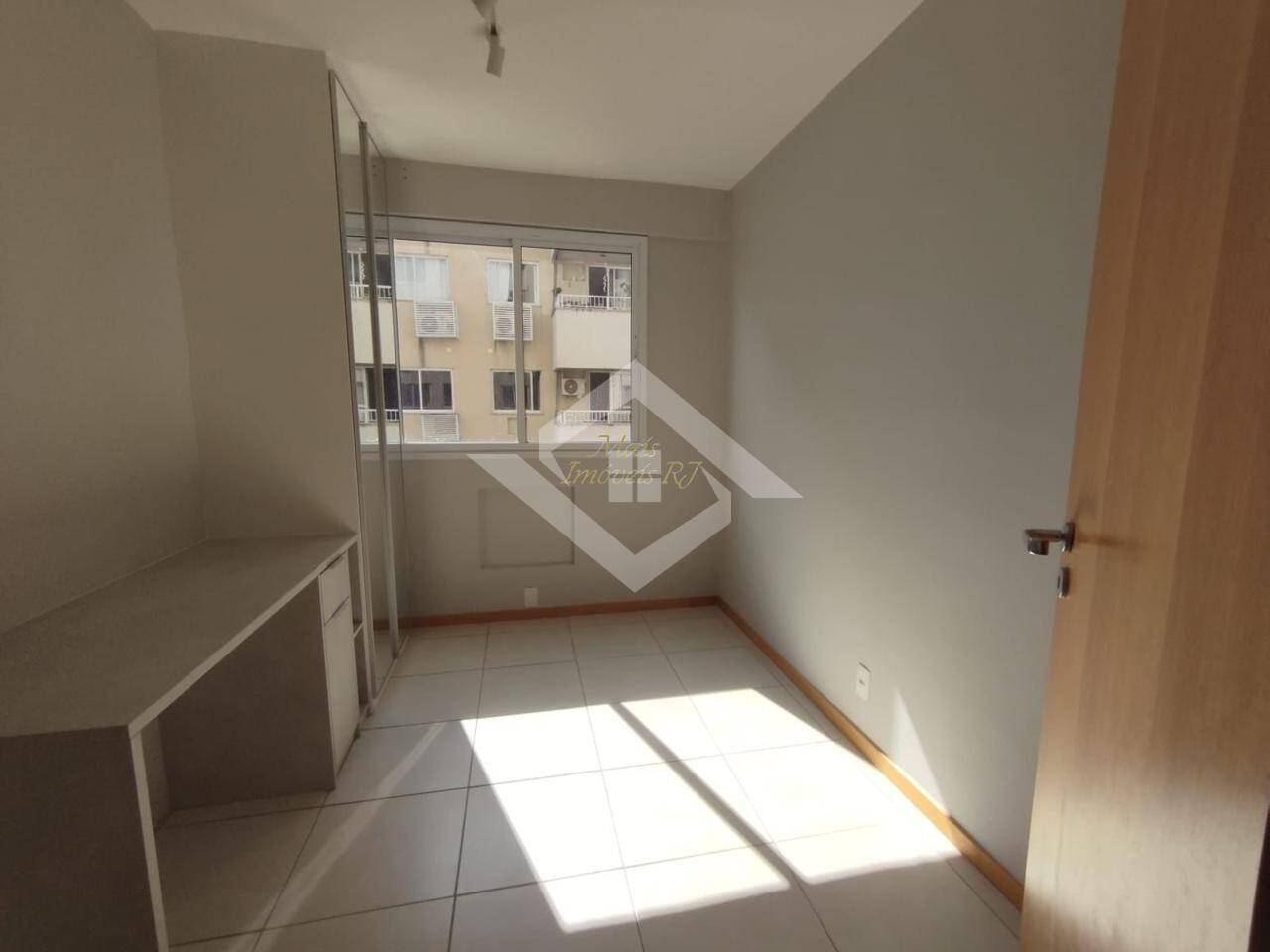 Apartamento à venda com 2 quartos, 70m² - Foto 17