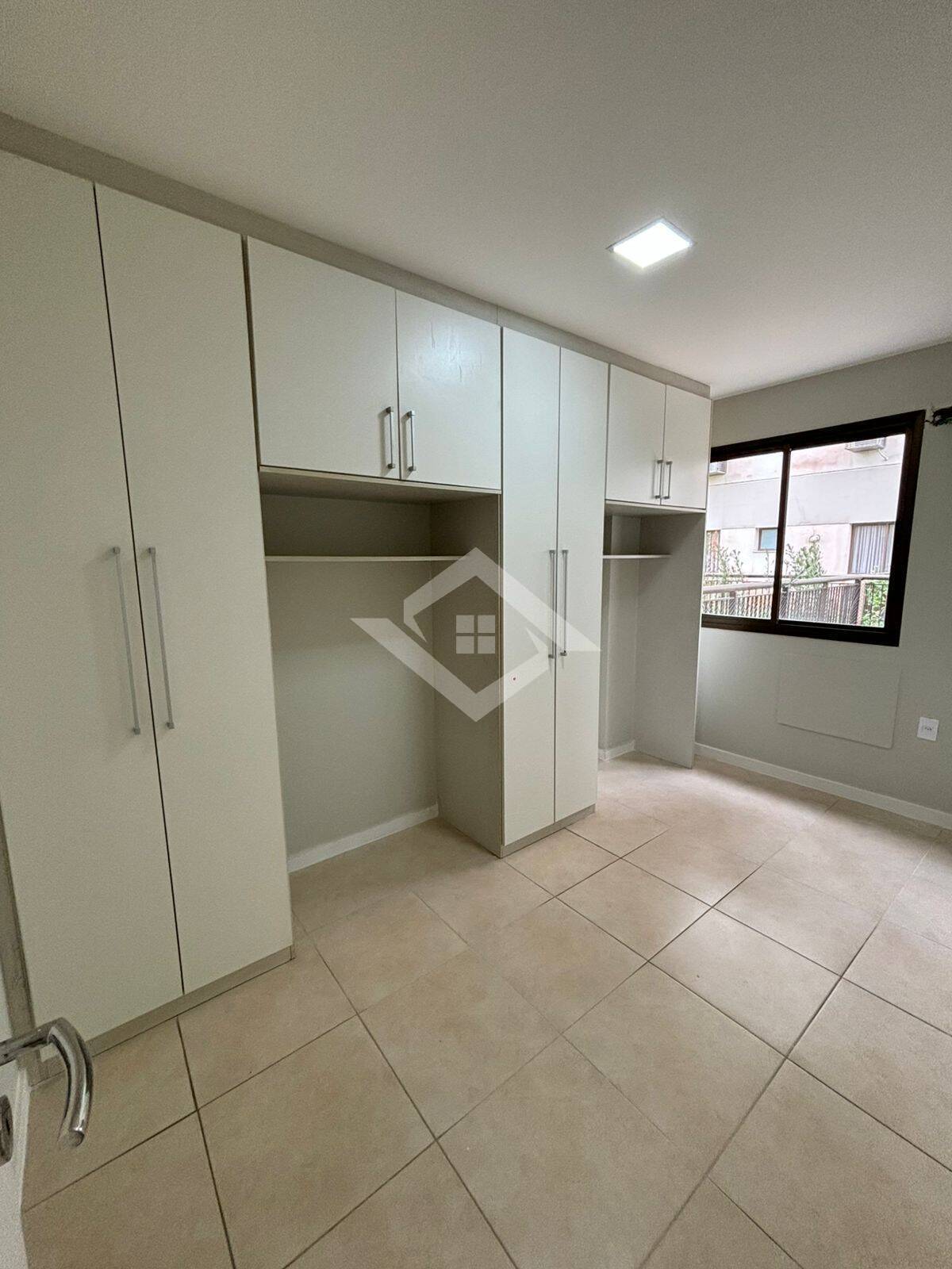 Apartamento à venda com 3 quartos, 170m² - Foto 4