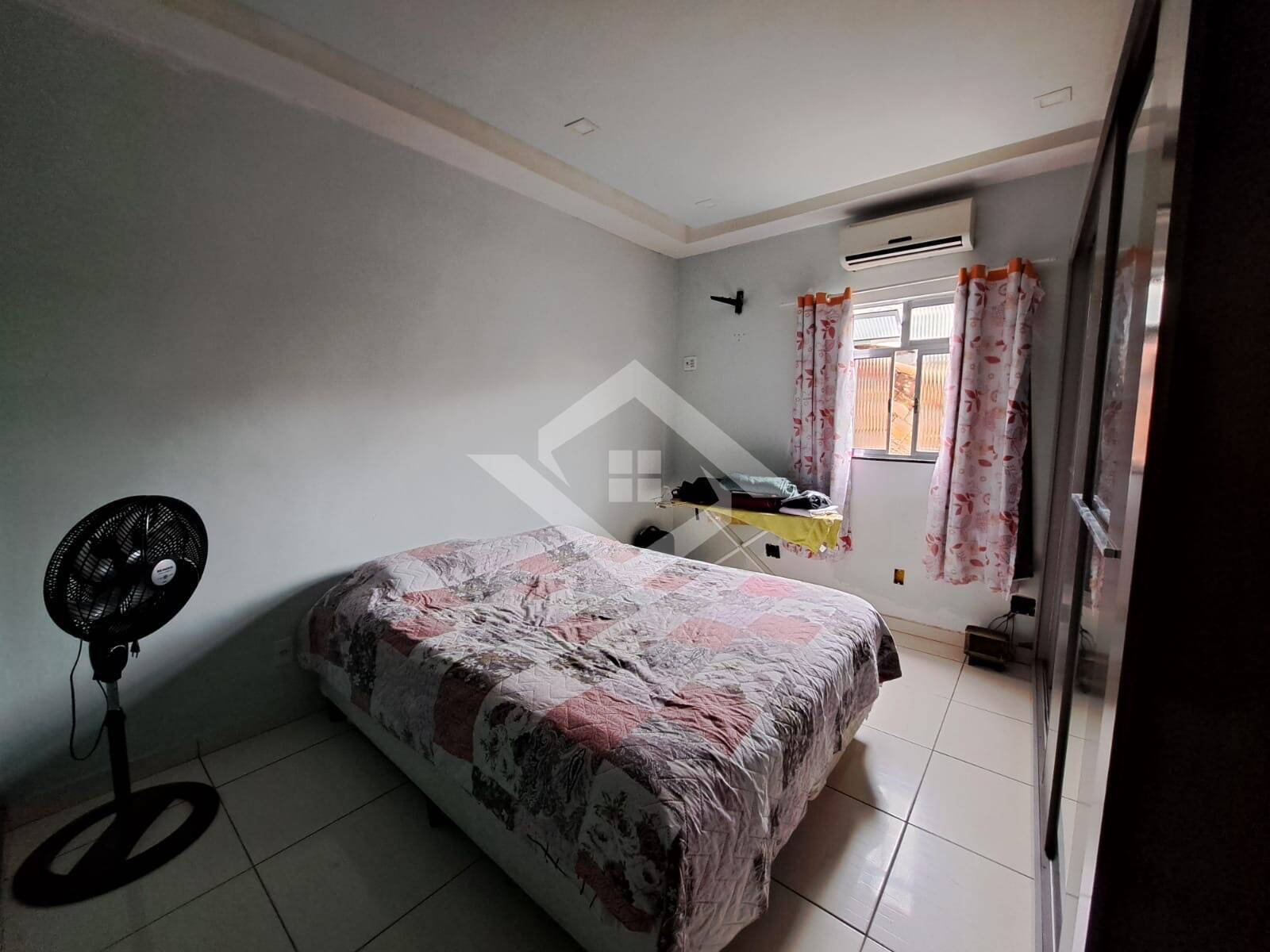 Casa à venda com 2 quartos, 100m² - Foto 10