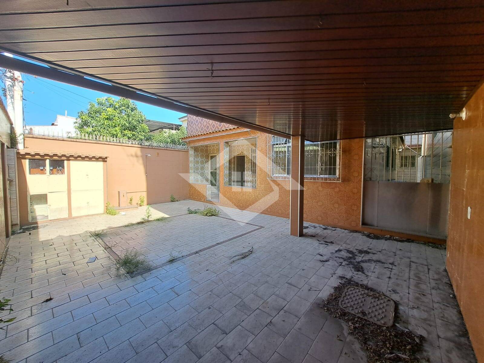 Casa à venda com 4 quartos, 215m² - Foto 2