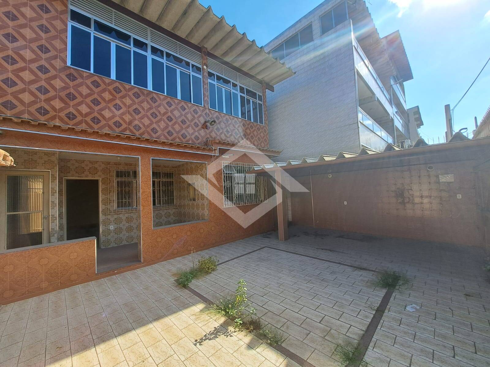 Casa à venda com 4 quartos, 215m² - Foto 3