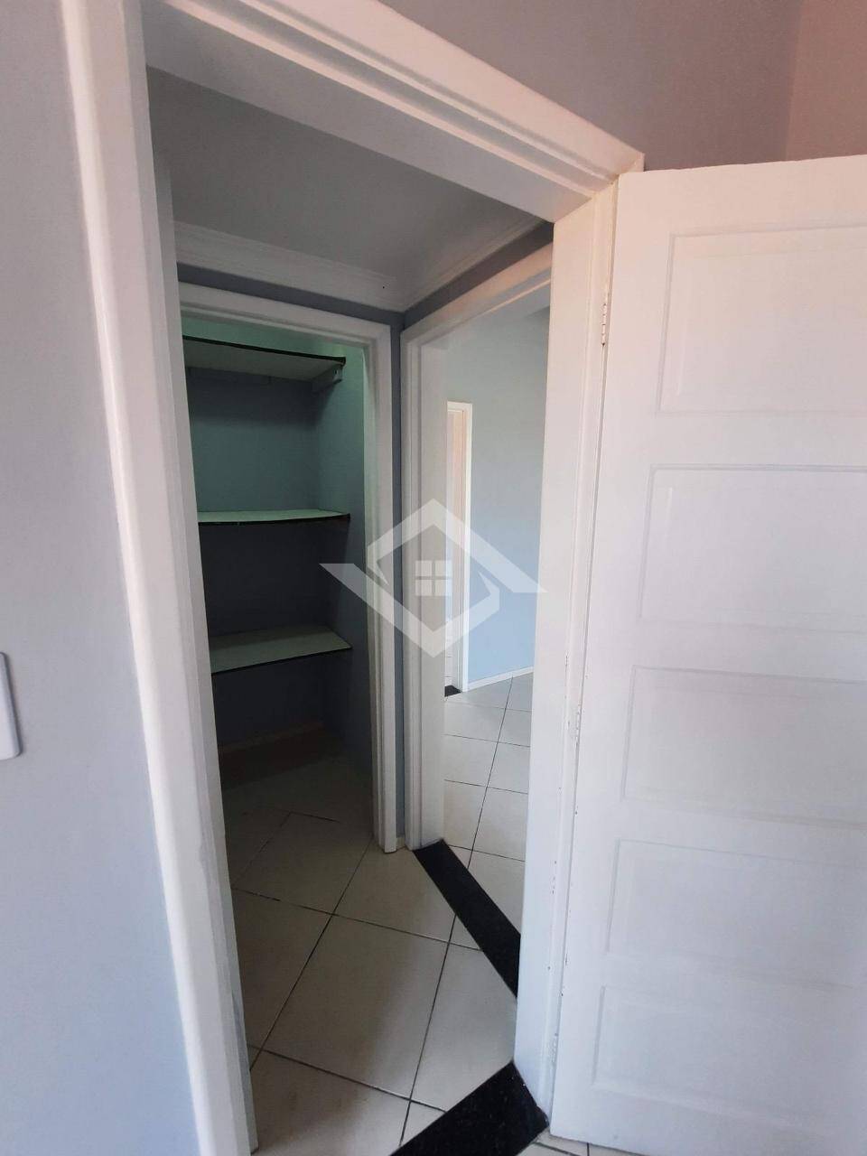 Apartamento para alugar com 2 quartos, 65m² - Foto 13