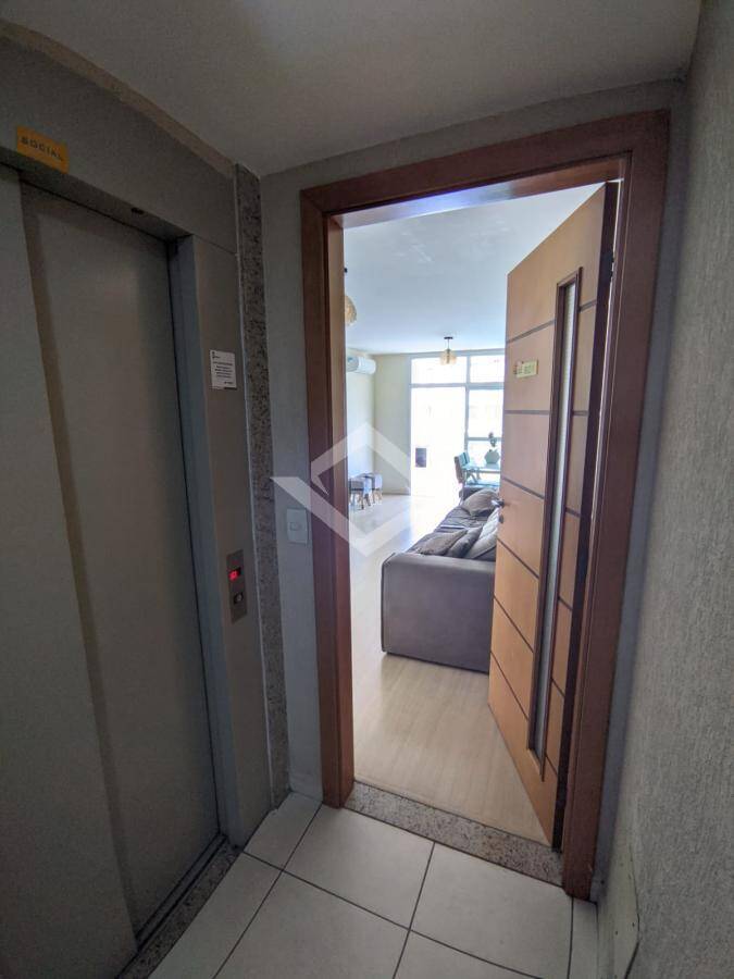 Apartamento à venda com 2 quartos, 75m² - Foto 22