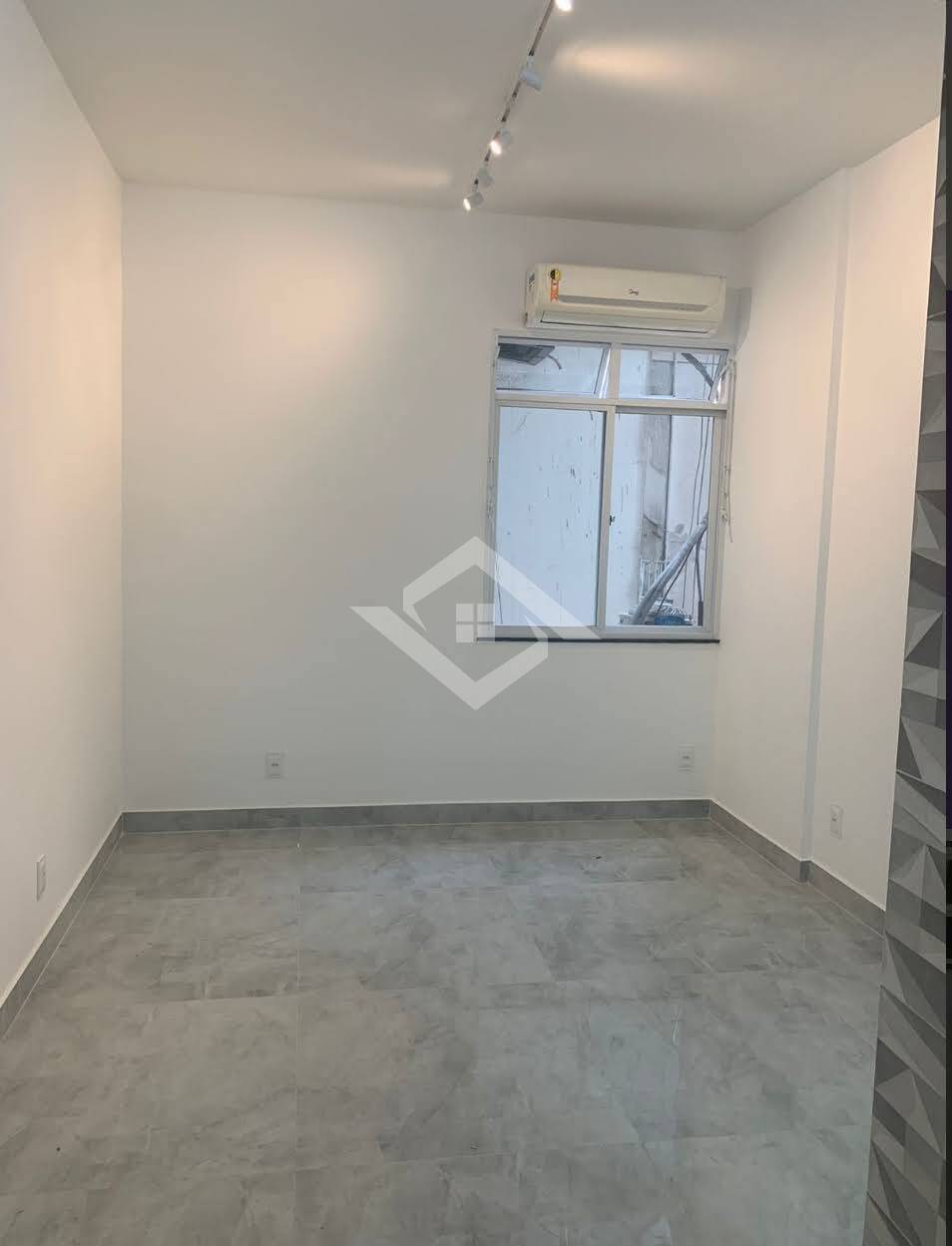 Apartamento à venda com 1 quarto, 30m² - Foto 1