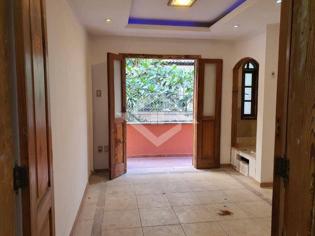 Casa à venda com 4 quartos, 240m² - Foto 3