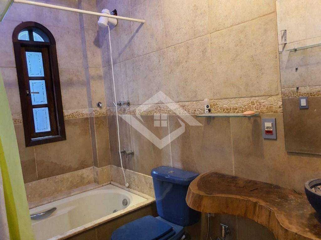 Casa à venda com 4 quartos, 240m² - Foto 8