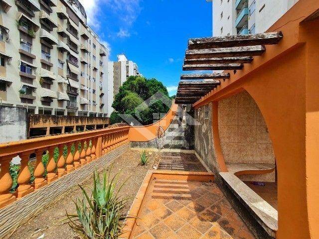 Casa à venda com 4 quartos, 240m² - Foto 2